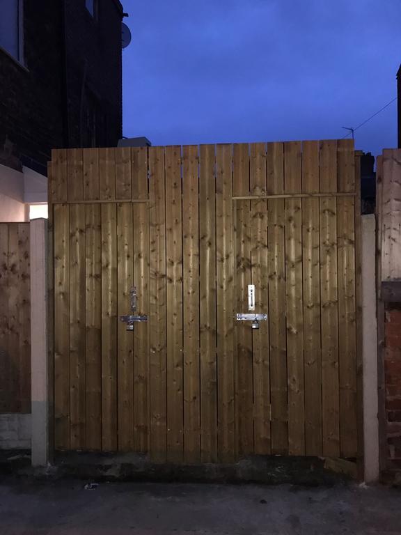 Casa Fresa Franks Serviced Accommodation Liverpool Exteriör bild
