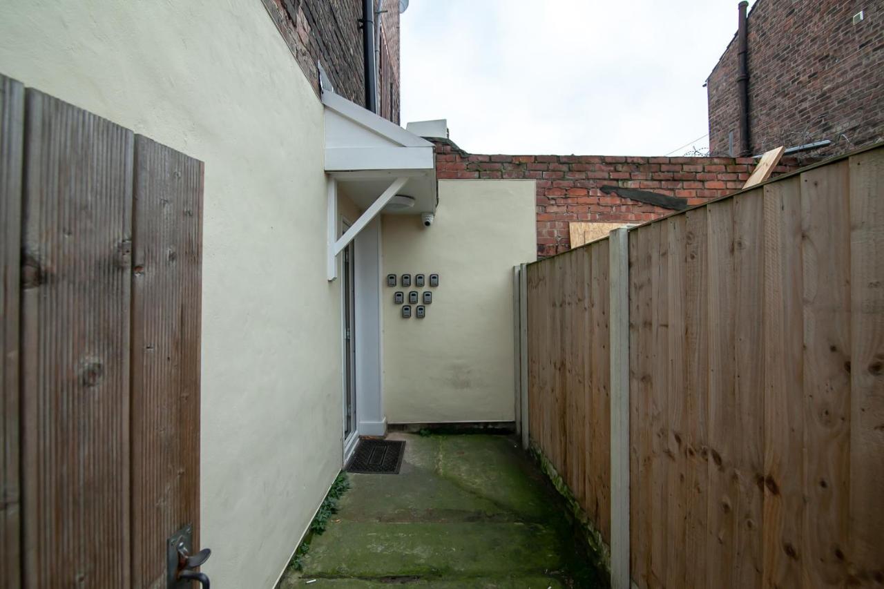 Casa Fresa Franks Serviced Accommodation Liverpool Exteriör bild
