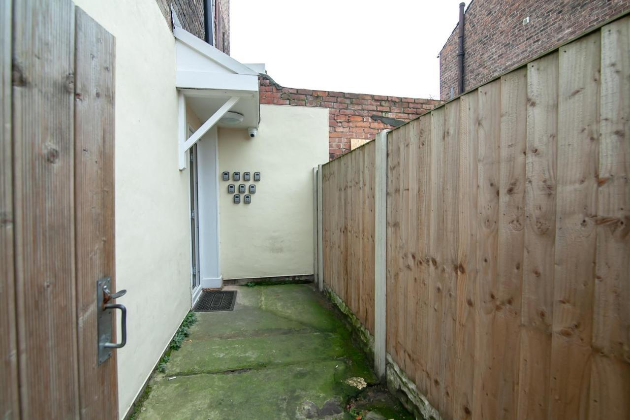 Casa Fresa Franks Serviced Accommodation Liverpool Exteriör bild